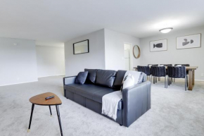Beautiful 2 BR Apt At Crystal City With Gym
